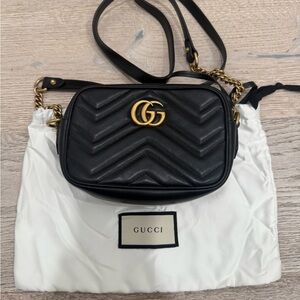 GUCCI Black GG Marmont Camera mini quilted leather shoulder bag